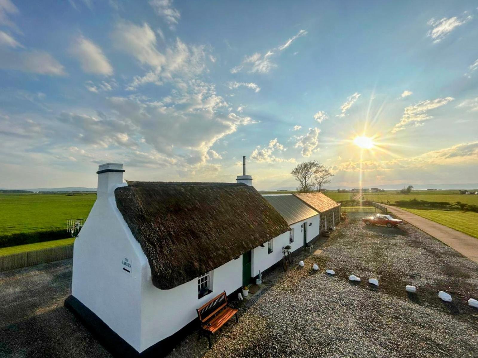 Cissy'S Cottage - Traditional Thatched Cottage, Near To Beach Aghanloo Екстер'єр фото